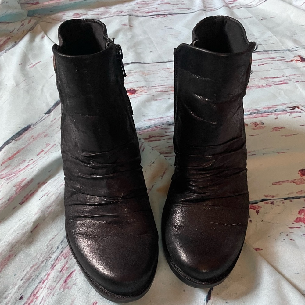 Beartraps Ankle boots w/ side buckle